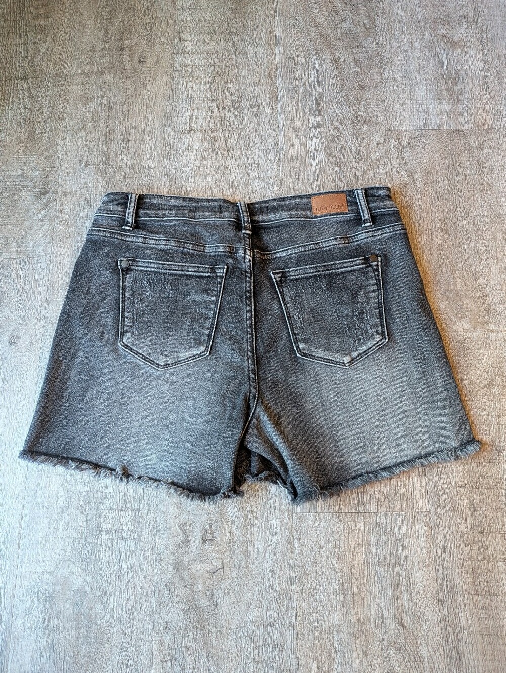 Judy Blue Black Faded Wash Cutoff Shorts Size L JB150035 - Picture 2 of 4